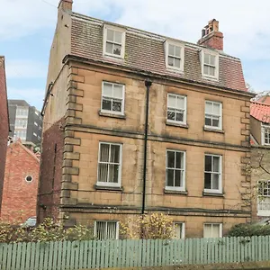 the-surfers-bolt-hole-whitby.yorkshirehotels.net/