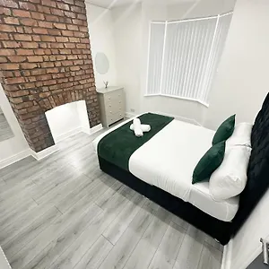 modern-spacious-central-location-free-parking-free-wifi.hotelsin-chester.com/