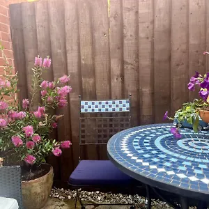Entire Two Bed Coach House Super King Beds Turn Into Singles Holiday home